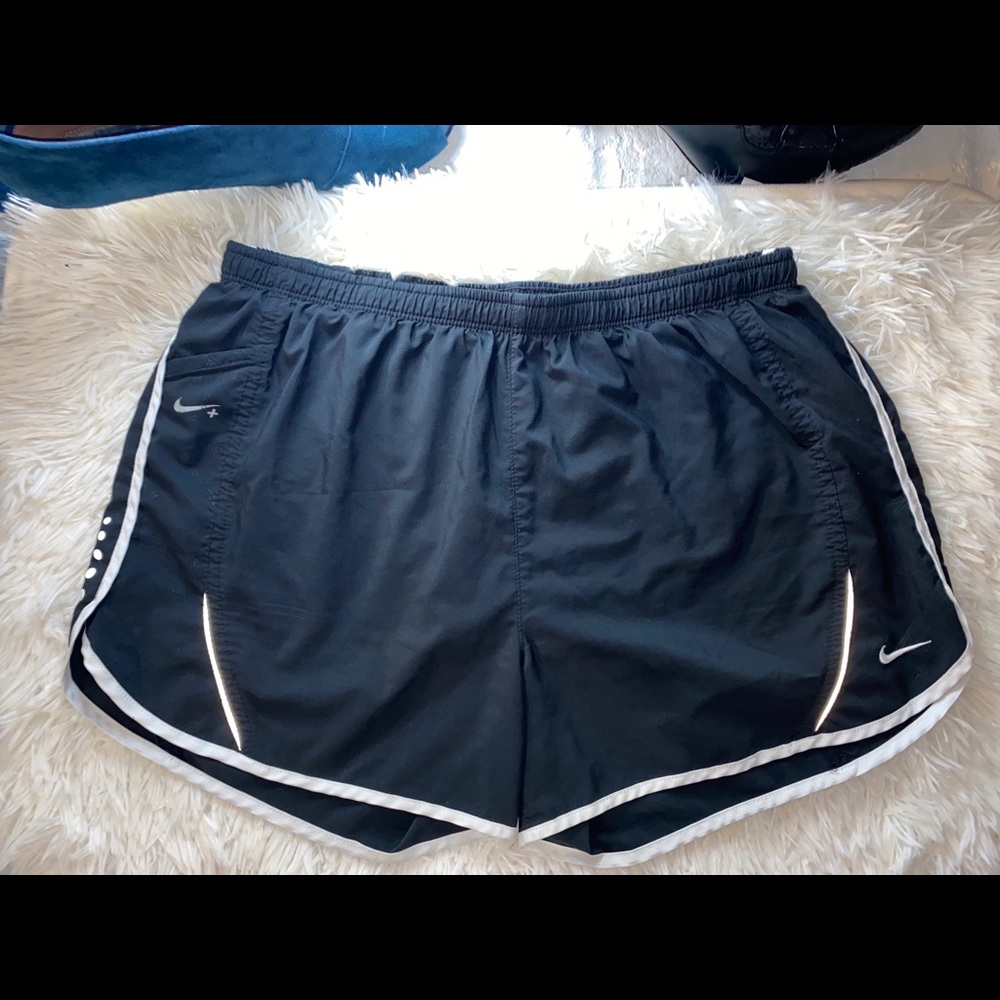 NIKE women’s active shorts